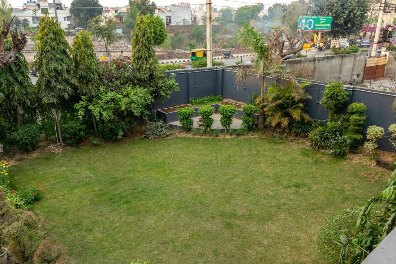 De Manora Homes - Unpretentious Hotel With A Garden , Posh Area Ranjit Avenue Amritsar Exteriér fotografie