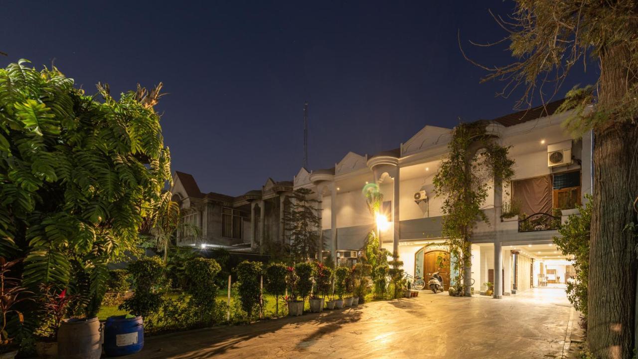 De Manora Homes - Unpretentious Hotel With A Garden , Posh Area Ranjit Avenue Amritsar Exteriér fotografie