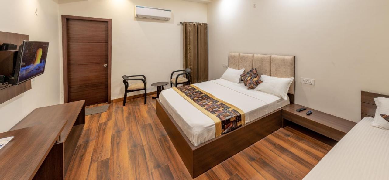 De Manora Homes - Unpretentious Hotel With A Garden , Posh Area Ranjit Avenue Amritsar Exteriér fotografie