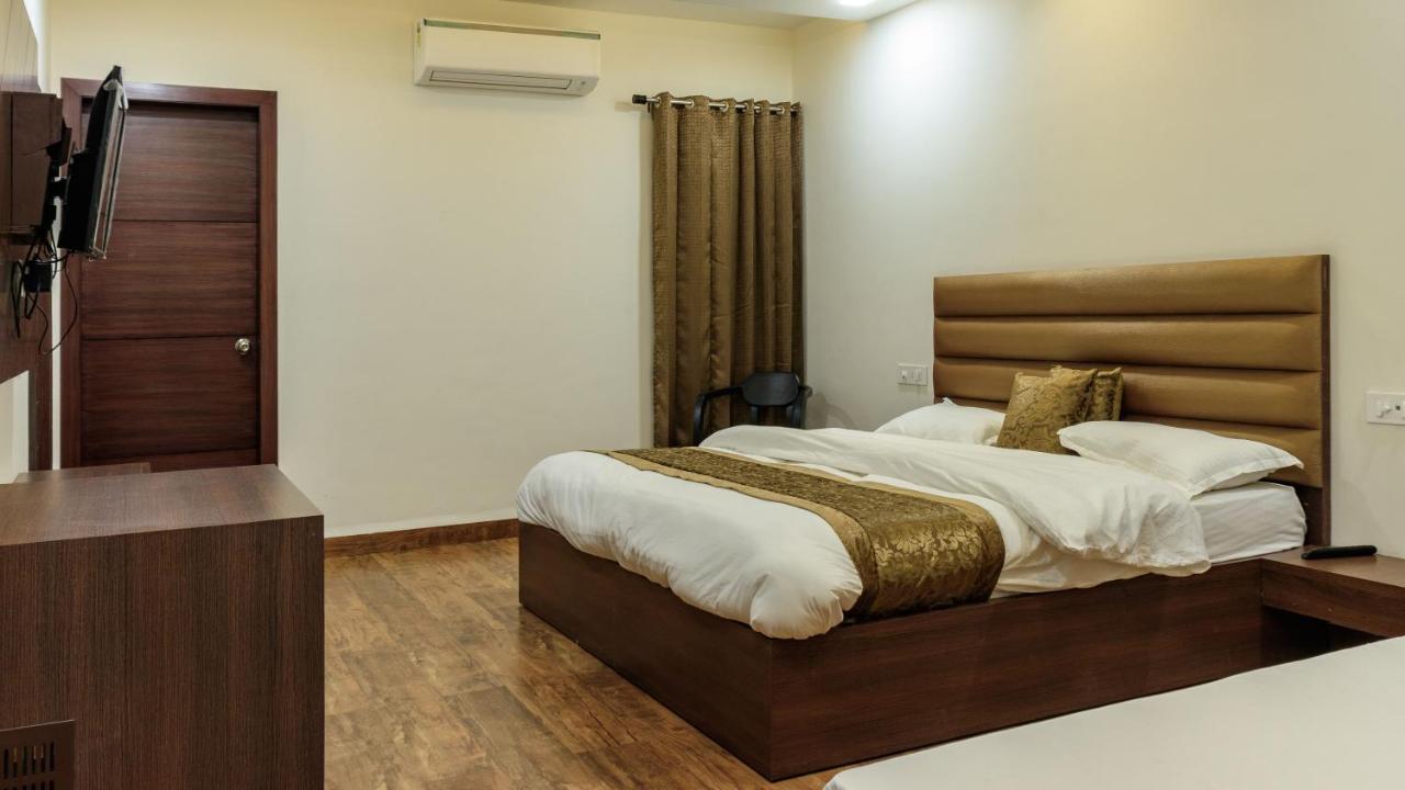 De Manora Homes - Unpretentious Hotel With A Garden , Posh Area Ranjit Avenue Amritsar Pokoj fotografie