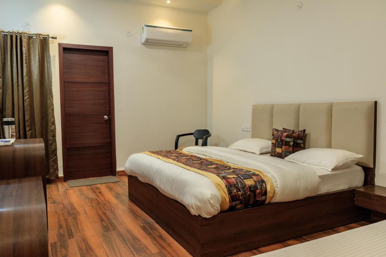 De Manora Homes - Unpretentious Hotel With A Garden , Posh Area Ranjit Avenue Amritsar Exteriér fotografie